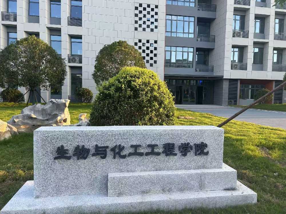昆明市扬州职业大学体育场高杆灯项目
